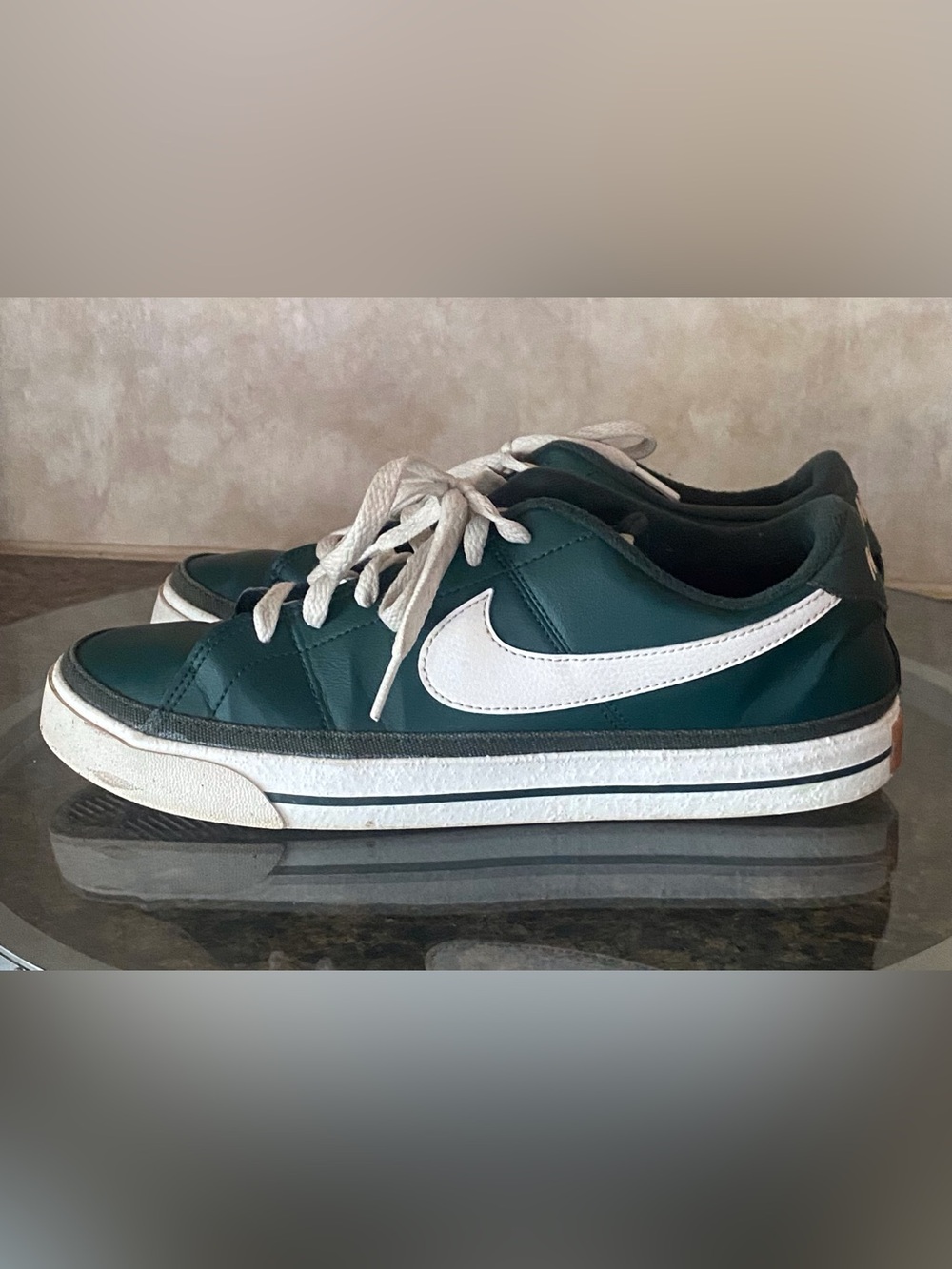 Nike Green Low-Top Sneakers with White Swoosh Men’s 8.5 - Picture 6 of 10